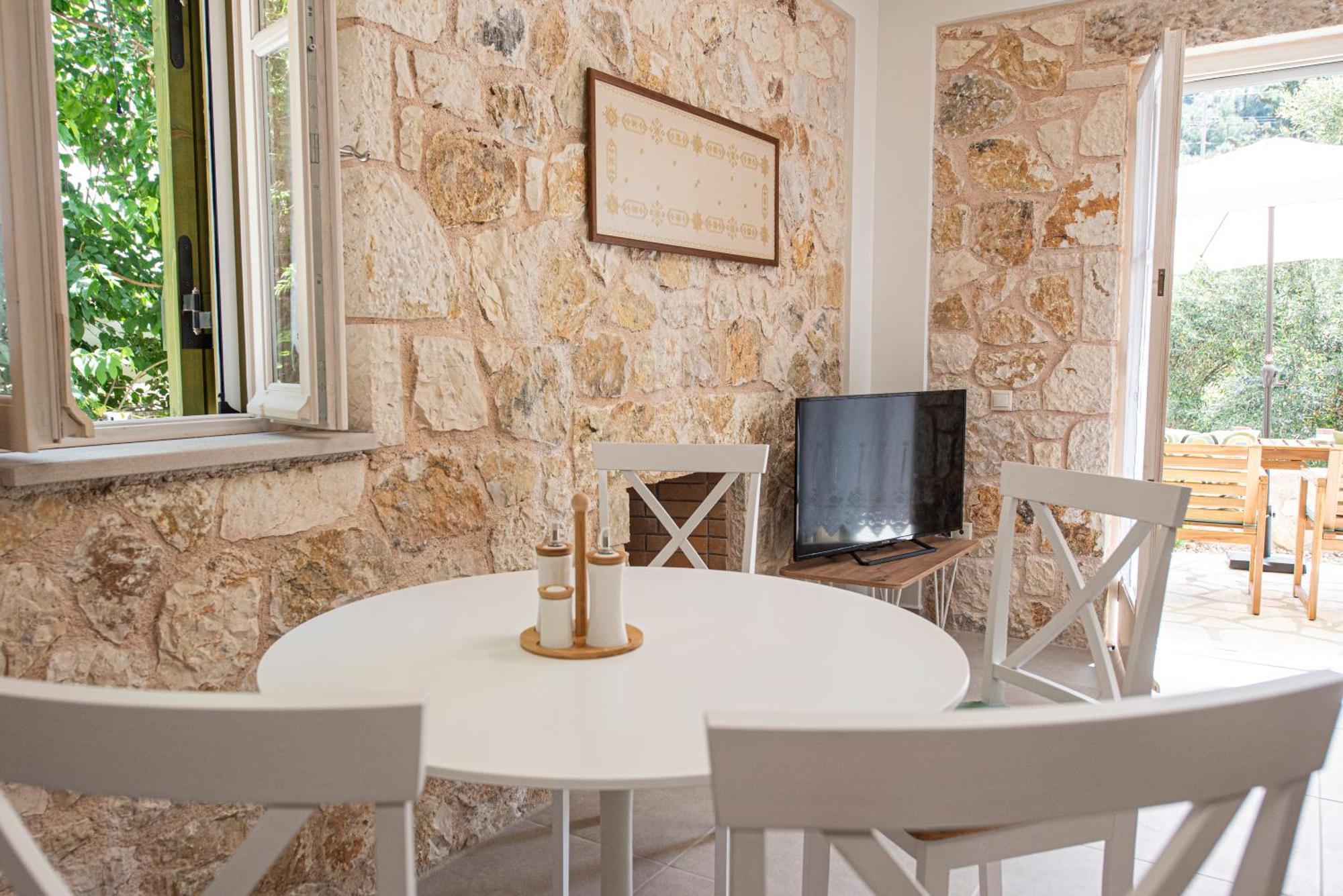 Lagadia Stone House * Áyios Nikítas